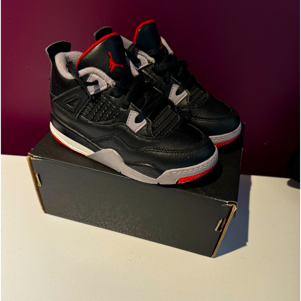 Jordan 4 * VIEW PHOTOS *